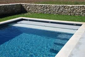 Volet Immerge Piscine Cache Derriere Un Escalier Avec Plage Immergee Piscine Cachee Escalier Piscine Piscine