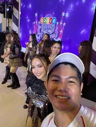 Naiiyak ako sa song nato, tapos naalala ko yung kabataan ko kahit mahirap  kahit nagagapagod na kahit binobogbog kana. Okay lang basta makapanood ng  Daisy siete @sbgirls.ph 🥰😍🫶 @rochellepangilinan 😍🥹🫶