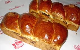 Necesar reteta de cozonac pufos, preparat fara framantare 1 kg făină 000, pentru doi cozonaci oprim un gălbenuş cu care vom unge cozonacul înainte de al băga la cuptor, iar pe celelalte 5. 5 ReÈ›ete Extraordinare Pentru Cozonaci AflÄƒ Ingredientul Secret Ca SÄƒ È›i IasÄƒ Cei Mai PufoÈ™i
