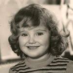 Jeannette Helm's Instagram, Twitter & Facebook