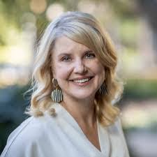 Kari Penner's Instagram, Twitter & Facebook