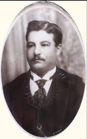 Peter Tremont's Instagram, Twitter & Facebook