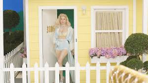 Thick Milf GIFs - Find & Share on GIPHY