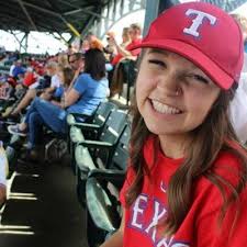 Dani Crook (@danilee18)