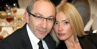 Оксана гайсинская долго находилась в тени своего мужа, но за последние годы её как сообщает портал «наші гроші», в 2015 году оксана гайсинская стала собственницей. Gennadij Kernes Umer Kto Ego Zhena Oksana Gajsinskaya Deti Rodion Kirill I Daniil Foto Kernesa Vmeste S Semej Telegraf Poslednie Novosti