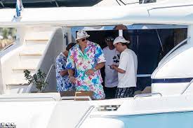 We did not find results for: Bild Exklusiv Erling Haaland Feiert Auf Einer Yacht In Mykonos Im 2 250 Louis Vuitton Outfit Aktuelle Boulevard Nachrichten Und Fotogalerien Zu Stars Sternchen