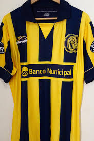 Campi da calcetto e attrezzature sportive realizzate secondo i più aggiornati standard di efficienza e sicurezza sono messi a disposizione della città di. Rosario Home Football Shirt 2014