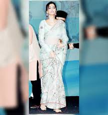 For her second appearance at a nominations bash, kalki picked an elegant black gaurav gupta gown. Sonam Kapoor Rocks A Traditional Saree With Absolutely Flat Juttis Msn It News