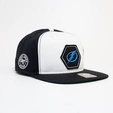 Rock a classic look with adjustable tampa bay lightning hats that are designed to give you the perfect fit season after season. 47 Brand Nhl Tampa Bay Lightning White Hex Snapback Cap Kappe Aus Usa Sports Gb