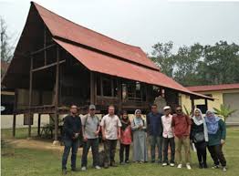 From wikipedia, the free encyclopedia. Pelantikan Kalam Utm Sebagai Perunding Projek Pemuliharaan Muzium Diraja Istana Lama Seri Menanti Sebuah Pengiktirafan Utm Newshub