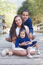 Family Of 3 Photo Poses Family Pose Laura Hernandez Photography Photography Family Photography Poses Family Family Portrait Poses Family Picture Poses
