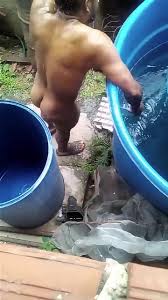 INDIAN MEN: Desi bathing - ThisVid.com