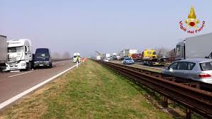 Sei persone sono morte, tra cui una bambina di 15. Incidente Sull Autostrada A1 Scontro Tra Camion E Furgone Ci Sono Vittime