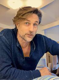 Martin Henderson/Virgin River 6