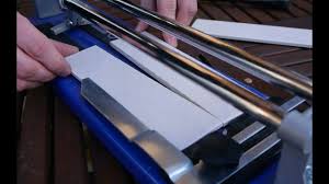 Beginnen sie mit dem verlegen immer mit den großen flächen, bei denen keine fliesen geschnitten werden müssen. Fliesen Schneiden Ganz Einfach Anleitung Zum Selber Machen