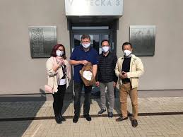 We did not find results for: Tisice Rousek Do Nemocnic I Verejnosti Vietnamci Vyjadruji Solidaritu Cesku Na Materialy Se Skladaji Domov Lidovky Cz