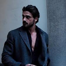 Nel nuovo numero della rivista chi in edicola questa settimana, vengono pubblicate le foto della bravissima elena d'amario, ballerina professionista di amici, e dell'ex ballerino di ballando con le stelle e attore, michelle morrone. Baci Appassionati Tra La Ballerina Elena D Amario E Michele Morrone Tvzap