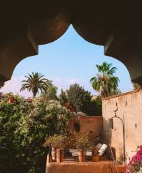 الجليلة On Twitter يعني في عهد الرسول عليه الصلاة والسلام والخلفاء الراشدين كانت الدولة الاسلامية مهتمة بنشر الاسلام وعندهم زهد وتعفف لذلك اكتفوا بعمارة خالية من الزخارف وديكورات بسيطة بدون نقوش وألوان