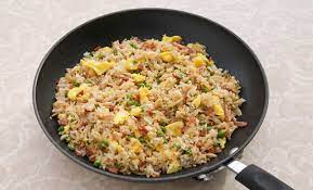 May 22, 2019 · riso alla cantonese, la ricetta originale (come al ristorante cinese!) simona mirto ultimo aggiornamento 10 lug 21 il riso alla cantonese è un primo piatto tipico della cucina cinese, a base di riso basmati bollito e poi saltato in padella o wok con uova strapazzate , piselli , prosciutto ! Riso Cantonese La Ricetta Esotica Veloce E Gustosa Leitv