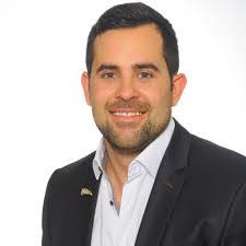 Daniel Schramek's Instagram, Twitter & Facebook