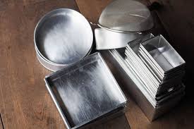 Pinggan ini sama saja fungsinya dengan loyang. Mana Lebih Baik Baking Pakai Loyang Aluminium Atau Kaca Halaman All Kompas Com