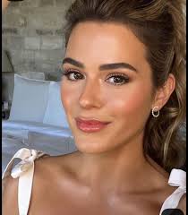 Hi everyone! 💍 I'm looking for someone in Hilton Head who does bridal  trial makeup (and possibly hair)