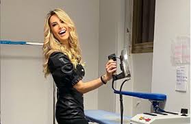 She studied in the liceo scientifico and then she studied jurisprudence. Giorgia Rossi La Conduttrice Dai Tacchi A Spillo E Paillettes Voto 10 Foto