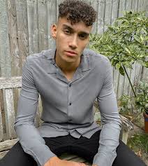 Je veux trouver une veste, chemise ou cravate tendance et de qualité pas cher ici chemise homme en viscose. Chemise Coupe Classique En Viscose Avec Col A Revers Charbon Gris Homme Grand Selection Grandshopping Fr