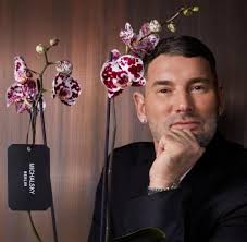 Stil-Kosmos: Bei Michael Michalsky gibt es jetzt auch Blumen