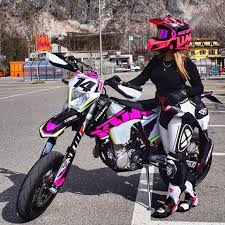 Pin By Victor Lopez On Motos Motocross Girls Dirt Bike Gear Motorcycle Girl
