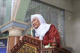 Selain gus dur, ulama yang juga dekat dengan abuya uci adalah habib maulana lutfi. Kapolda Banten Hadiri Haul Tuan Syekh Abdul Qodir Al Jaelani Ke 60 Di Cilongok Iglobalnews