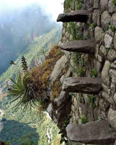 Incas' ancient engineering marvel: Huayna Picchu's floating steps