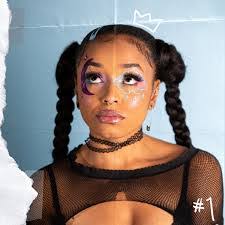 Elise Bartholomew's Instagram, Twitter & Facebook