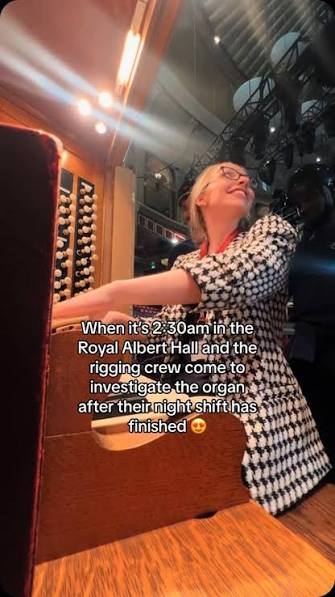 One of my favourite things about night shifts at the @royalalberthall 😍 #organ #organtok #pipeorgan #furelise #classicalmusic #musician #keyboard #piano #royalalberthall #nightshift #organist