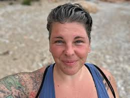 Hello! Who is going to a bar tonight to watch the game?