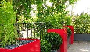Il comprend le nécessaire du jardinage pour une utilisation sur les balcons, patios. Transformer Un Balcon En Petit Jardin Nos Idees Deco Et Amenagement Cote Maison