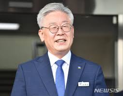 이 지사 개인으로는 2017년 더불어민주당 대선 경선에서 문재인 대통령에게 고배를 마신 이후 두 번째 도전이다. ëŒ€ì„ ì£¼ìž 2ìœ„ ì˜¬ë¼ì„  ì´ìž¬ëª…ì˜ ê¸°ì‚¬íšŒìƒ èˆ‡ ëŒ€ê¶Œêµ¬ë„ ì¶œë  ë‰´ìŠ¤ ë™ì•„ë‹·ì»´