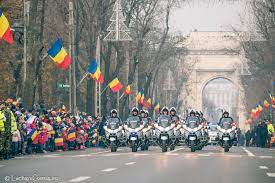 Vor trece pe sub arcul de triumf aproximativ 4.000 de militari pentru buna desfăşurare a paradei militare organizate cu ocazia zilei naţionale a româniei, brigada rutieră bucureşti va dispune măsuri pentru asigurarea. Parada Militara 1 Decembrie 2013 Bucuresti Poze Street View Landmarks Event
