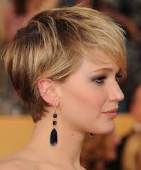 Chatain meche caramel, coupe courte, coiffure asymétrique cheveux courts. 1001 Exemples Parfaits De La Coupe Courte Effilee A Ne Pas Manquer