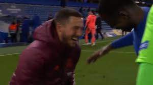 Later, the belgian winger got his dream move to real madrid with los blancos spending over £83.53m and. Cl Aus Von Real Madrid Real Flop Eden Hazard Lacht Mit Spieler Vom Fc Chelsea Eurosport