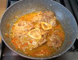 4 ossibuchi di vitello, un etto di cipolla, carota e sedano tritati, due cucchiai di. Ossobuco In Umido A Tavola Da Daniela