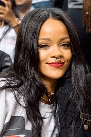 Maia Mitchell Septum Piercing 2025