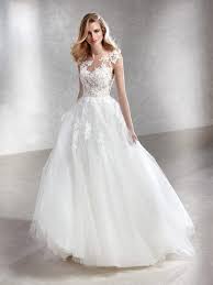 Spitze hochzeitskleid mit spitze für sie zur hochzeit gehen. Lieblingsstucke 2018 Romantisches Prinzessinkleid Im Zweiteiler Look Das Oberteil Hat Uns Mit Seiner Traumha Kleider Hochzeit Hochzeitskleid Tattoo Brautmode
