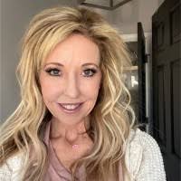 Laurie Starks's Instagram, Twitter & Facebook