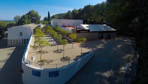 Xvi, propiedad de la familia oliver parellada, restaurada y convertida en casa de colonias y escuela de naturaleza desde 1982. Campamentos De Verano En La Playa Tamarit English Summer S A