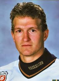 Player photos for the 1990-91 Saskatoon Blades at hockeydb.com