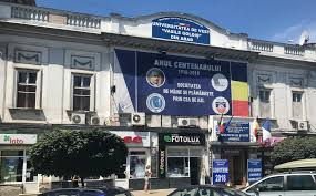 Vladimir beliș va primi titlul de doctor honoris causa. Universitatea De Vest Vasile Goldis ContinuÄƒ Inscrierile Pentru Sesiunea De ToamnÄƒ Anul Universitar 2018 2019 Universitatea De Vest Vasile Goldis Din Arad