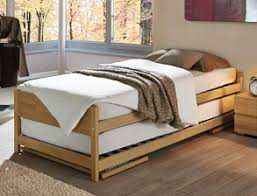 Mit unterbetten, die du zwischen matratze und bettlaken legst, kannst du deinen schlafkomfort erhöhen und gleichzeitig deine matratze schützen. Ausziehbetten Betten Zum Ausziehen Gunstig Kaufen Betten De