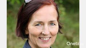 Amberg lädt den Weißstorch ein: Erste Nisthilfe in der Altstadt