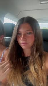 Dolly Andrews's Instagram, Twitter & Facebook